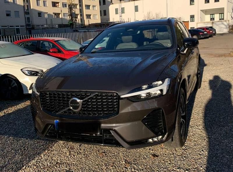 Usata Volvo XC60 R-Design 197 CV (144 kW) 2023 Grigio SUV