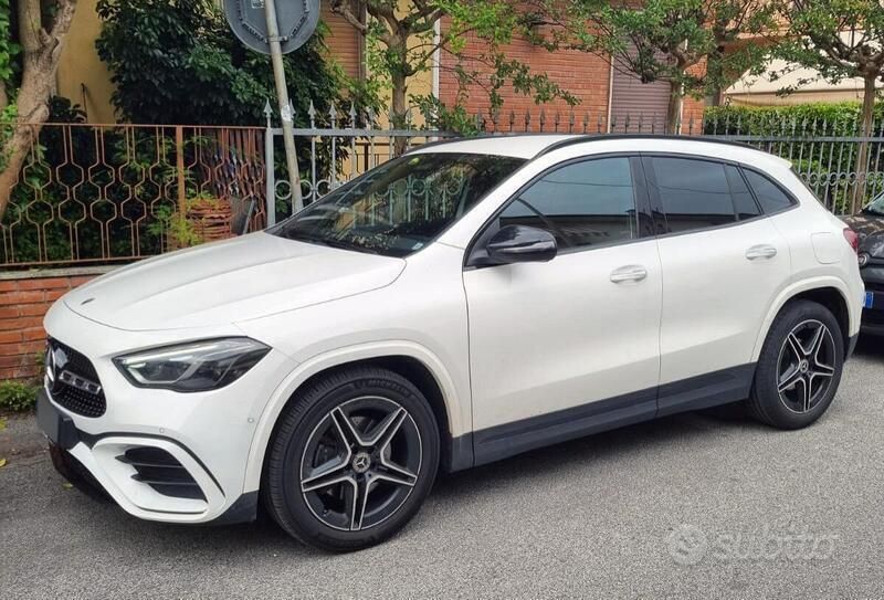 Bianco Usata 2023 Mercedes GLA180 Advanced SUV | 36.900 € (Buon prezzo) - Immagine 1/4