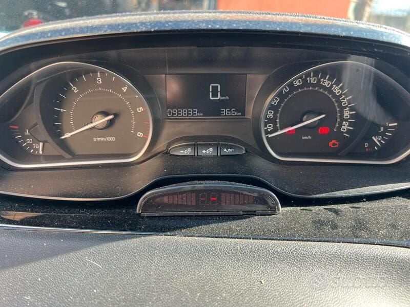 Bianco Usata 2017 Peugeot 208 Due volumi | 7900 € (Super prezzo) - Immagine 1/4