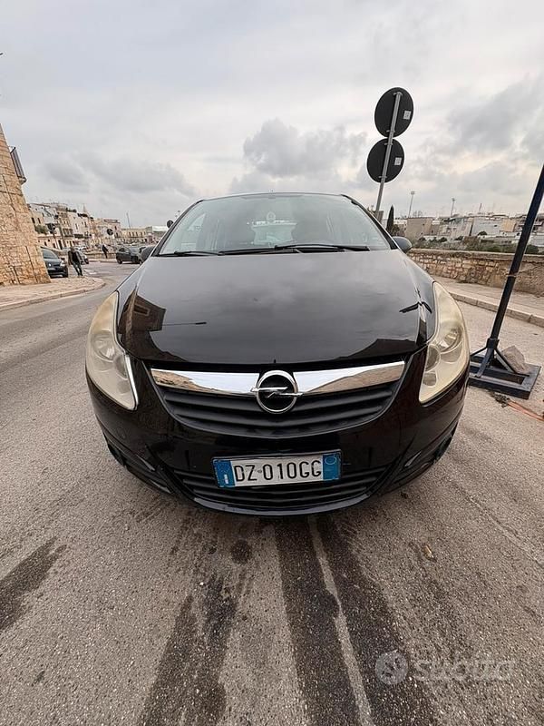 Usata Opel Corsa 90 CV (66 kW) 2009 Nero Utilitaria