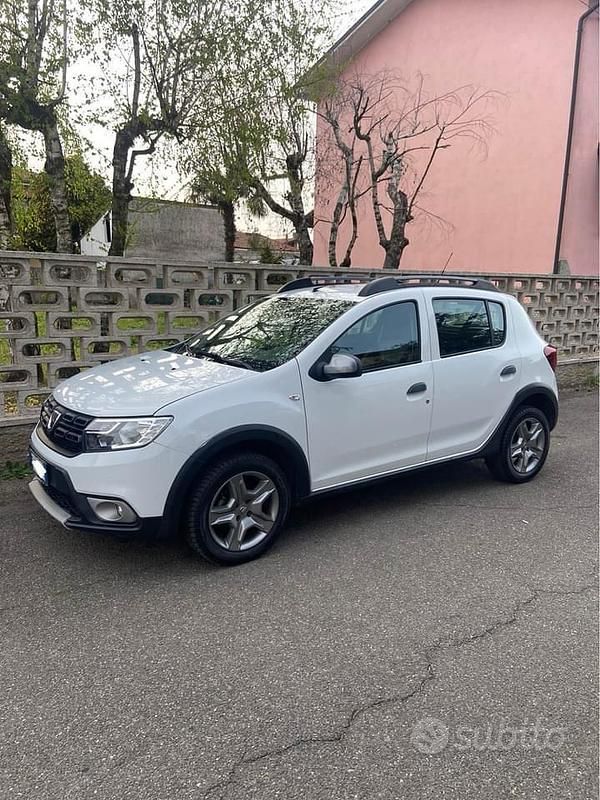 Usata Dacia Sandero Stepway 75 CV (55 kW) 2017 Bianco Utilitaria