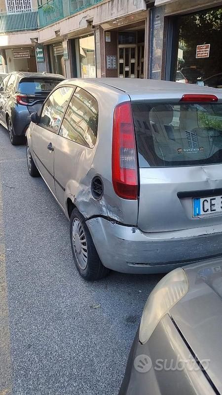 Usata Ford Fiesta 2003 Grigio Utilitaria