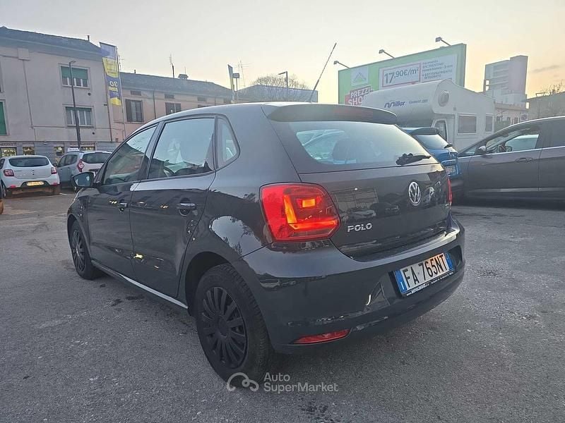Usata VW Polo 75 CV (55 kW) 2015 Gray Utilitaria