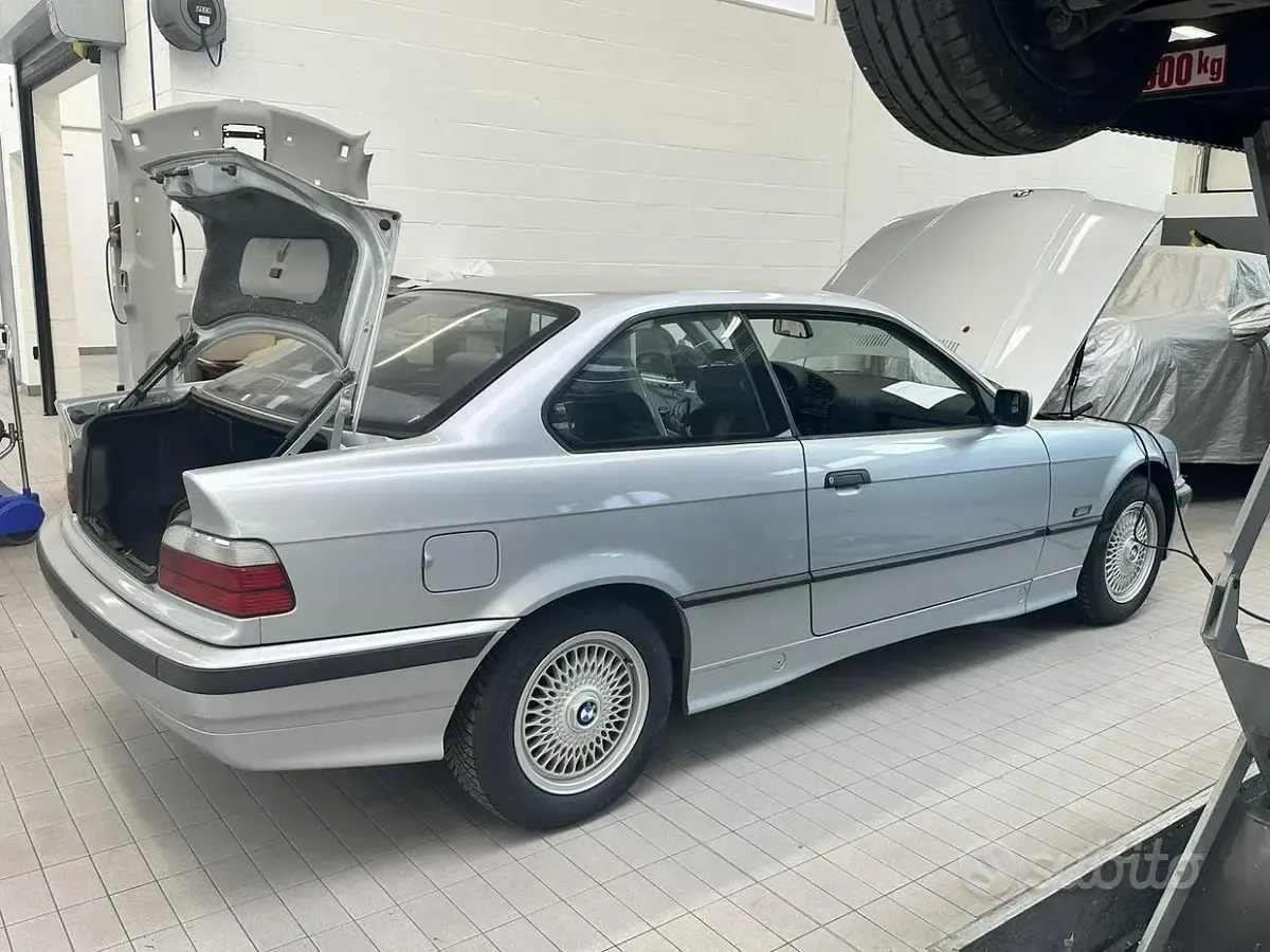 Usata BMW 318 140 CV (102 kW) 1995 Grigio Coupé