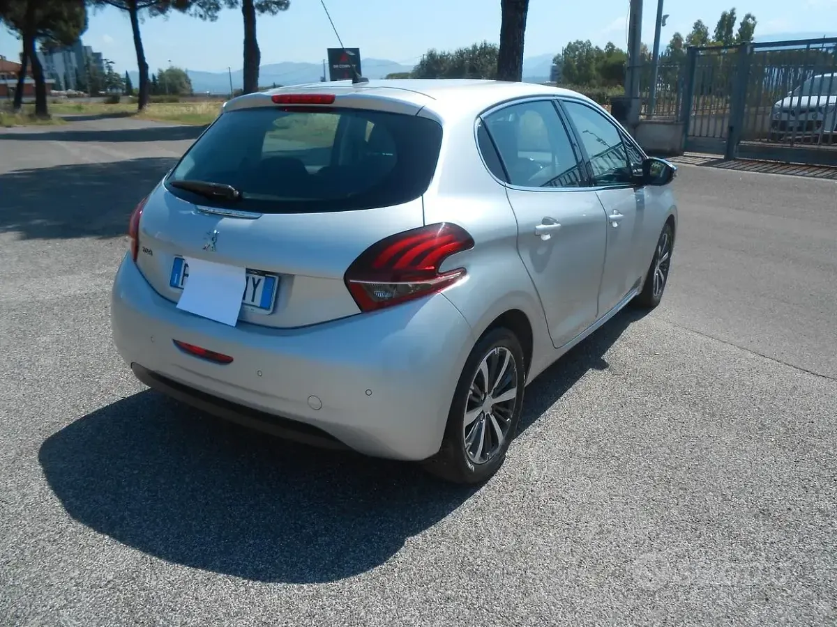 Usata Peugeot 208 Allure 82 CV (60 kW) 2018 Grigio Utilitaria