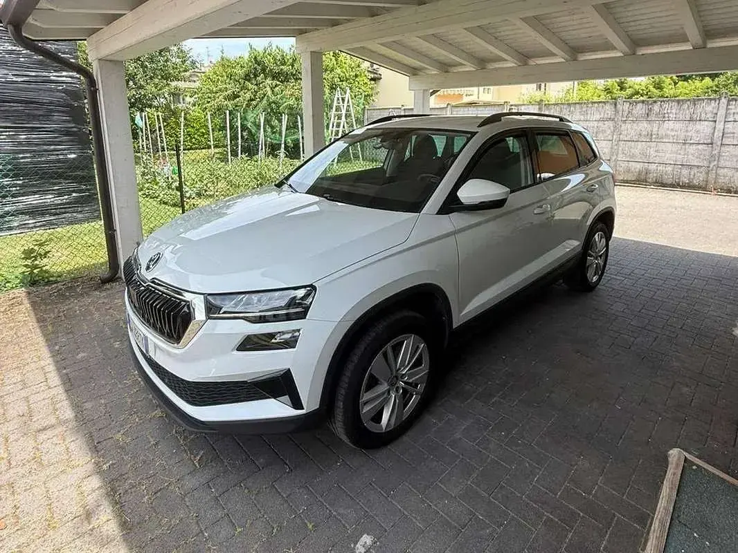 Usata Skoda Karoq Executive 150 CV (110 kW) 2025 Bianco SUV