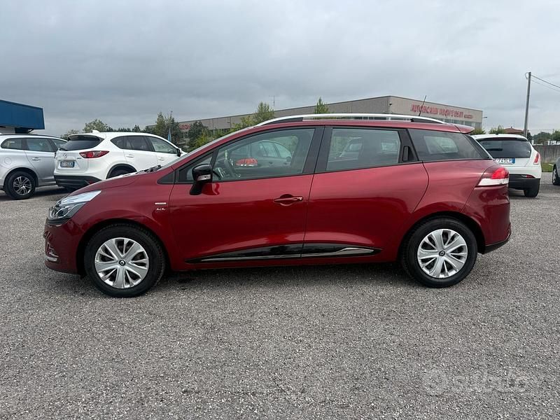 Usata Renault Clio GrandTour LIMITED 76 CV (55 kW) 2018 Rosso Station wagon