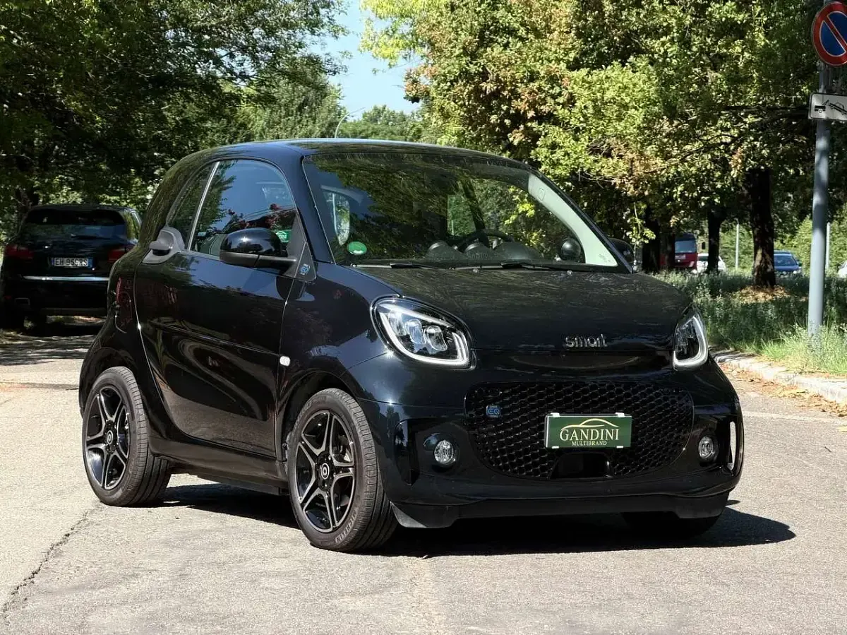 Usata Smart ForTwo Coupé 41 kW (56 CV) 2021 Nero Utilitaria