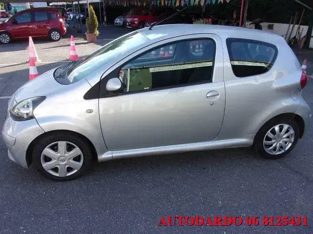 Usata Toyota Aygo Sol 68 CV (50 kW) 2008 Argento Utilitaria