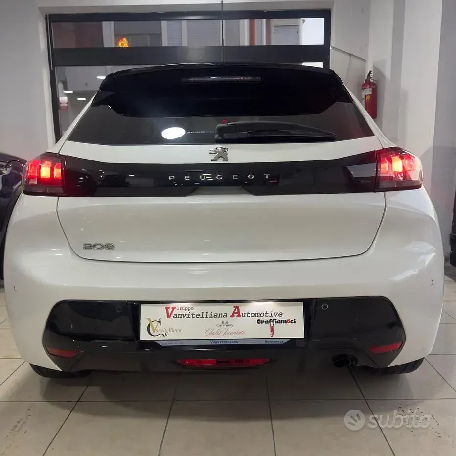 Usata Peugeot 208 Allure 102 CV (75 kW) 2020 Bianco Utilitaria