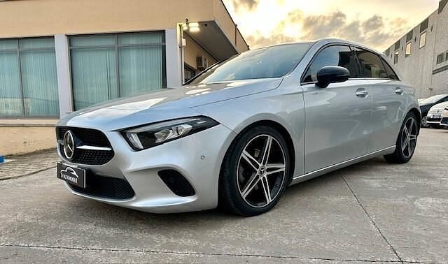 Usata Mercedes A180 116 CV (85 kW) 2018 Argento Berlina