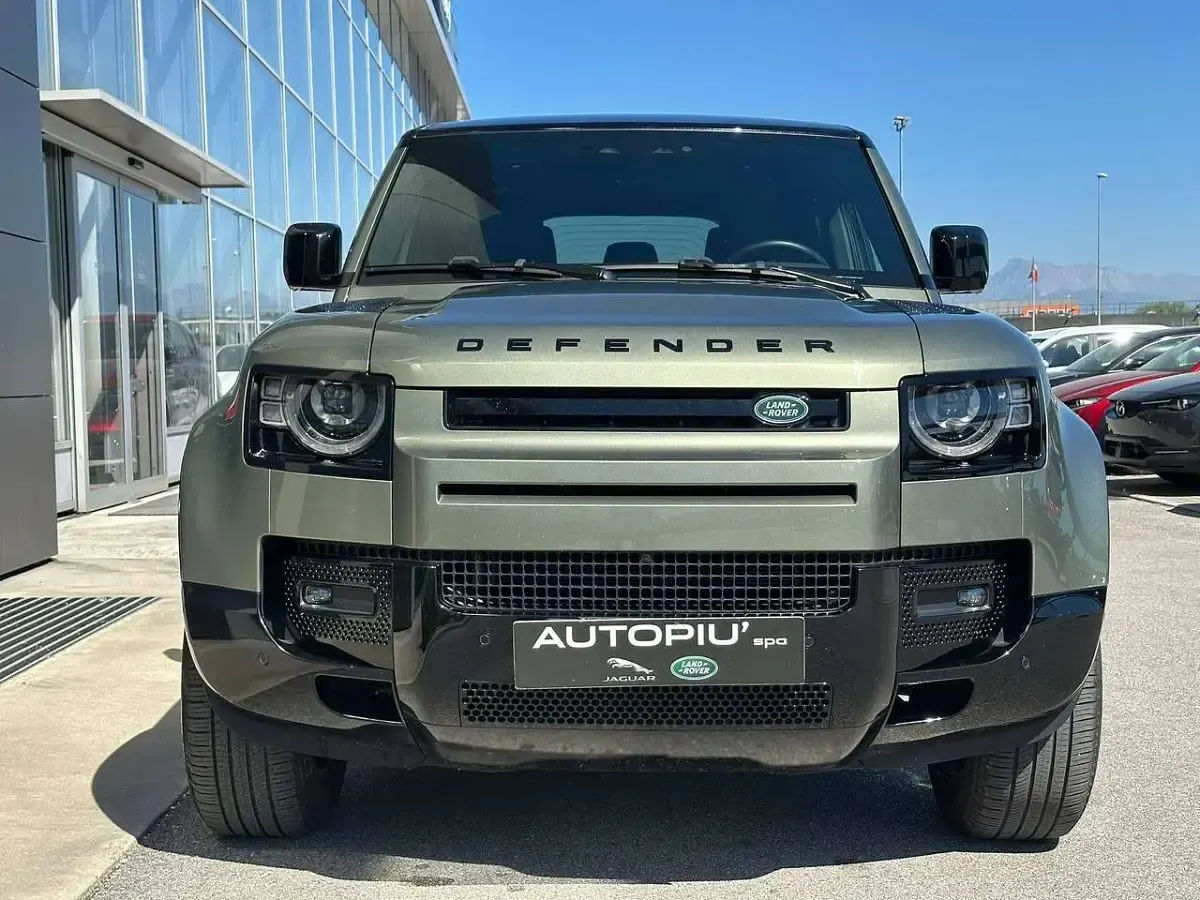 Usata Land Rover Defender SE Dynamic 200 CV (147 kW) 2022 Pangea green SUV