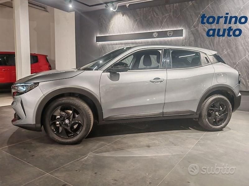 Usata Alfa Romeo Junior 145 CV (106 kW) 2025 Grigio SUV