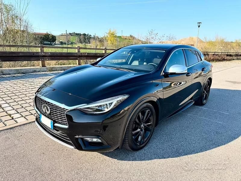 Usata Infiniti Q30 Business Executive 109 CV (80 kW) 2017 Nero SUV