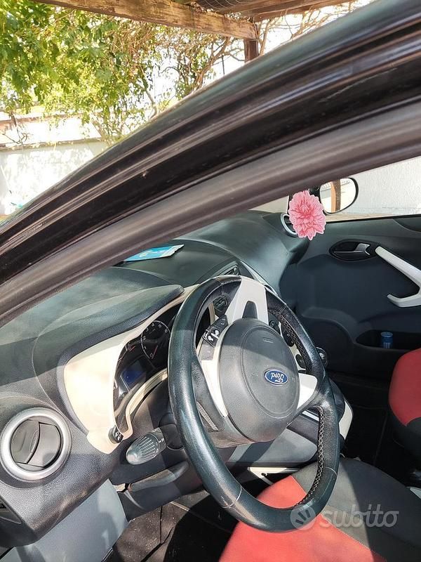 Usata Ford Ka 200 CV (147 kW) 2012 Nero Utilitaria
