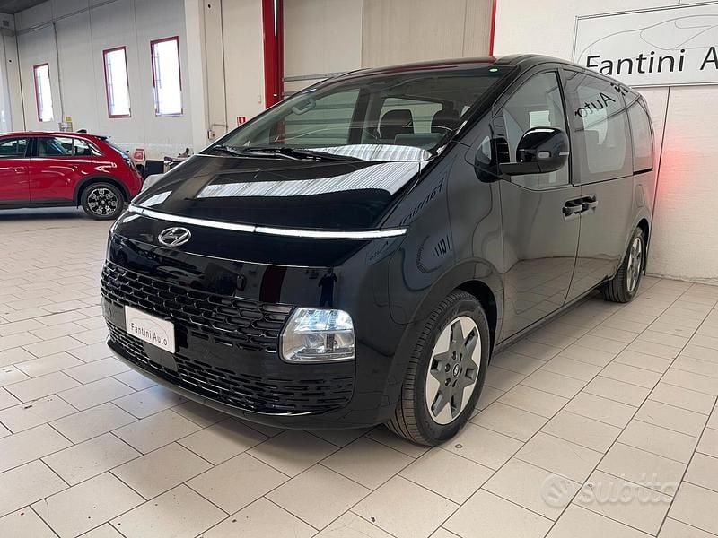 Gebraucht Hyundai Staria 177 PS (130 kW) 2023 Schwarz Van / Kleinbus