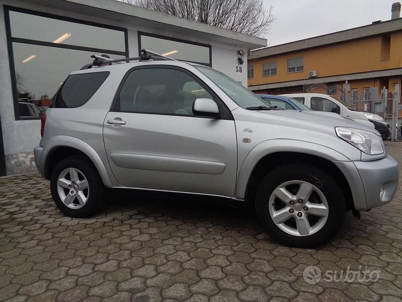 Usata Toyota RAV4 Sol 115 CV (84 kW) 2004 Grigio SUV