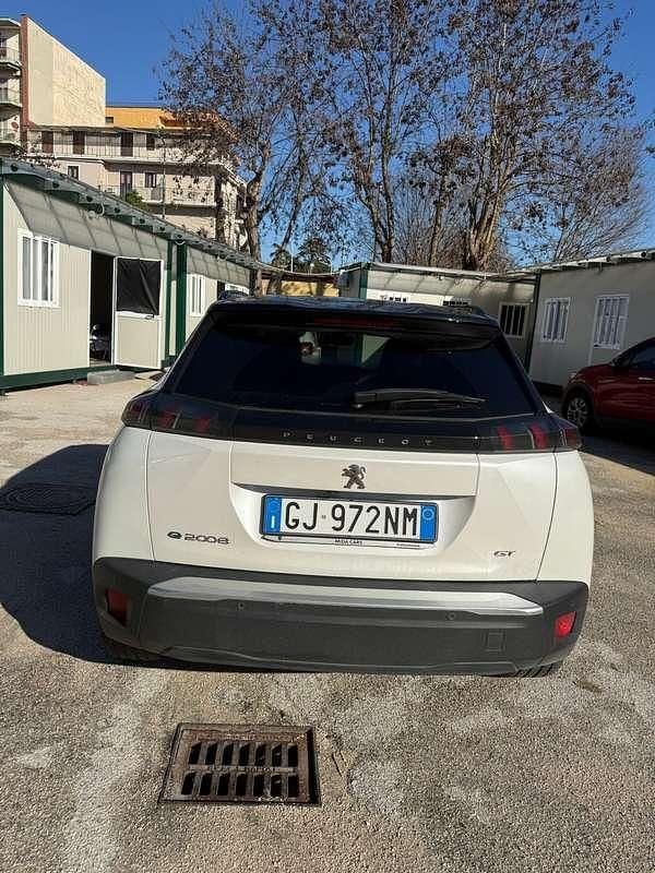 Usata Peugeot 2008 GT 56 kW (77 CV) 2022 Bianco SUV