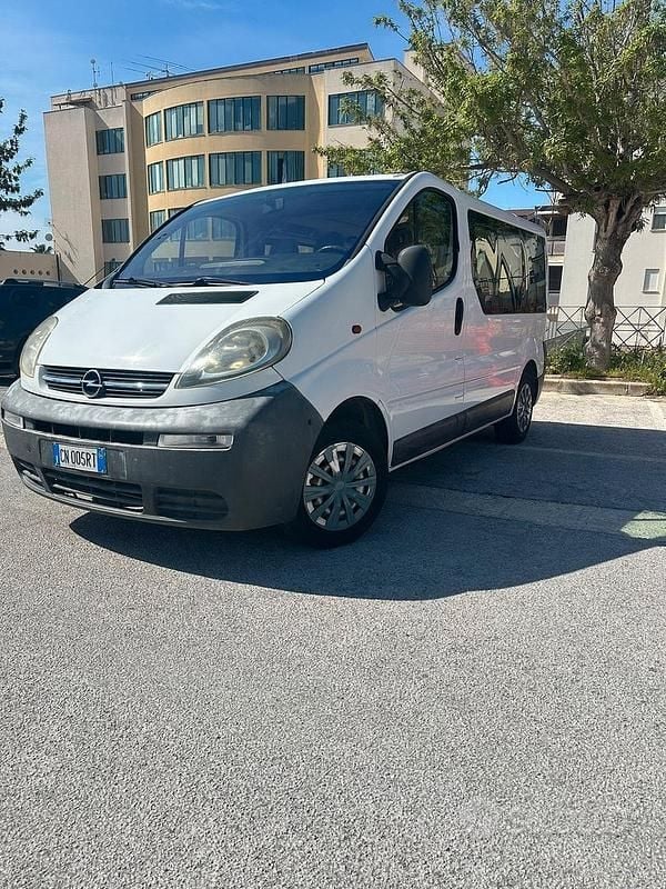 Usata Opel Vivaro 2004 Bianco Monovolume