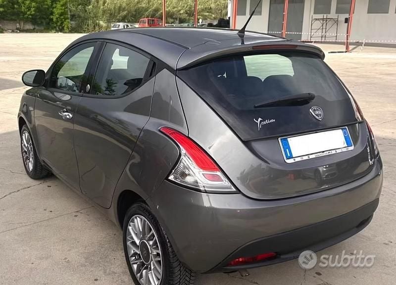 Grigio Usata 2013 Lancia Ypsilon Due volumi | 5900 € (Buon prezzo) - Immagine 1/4