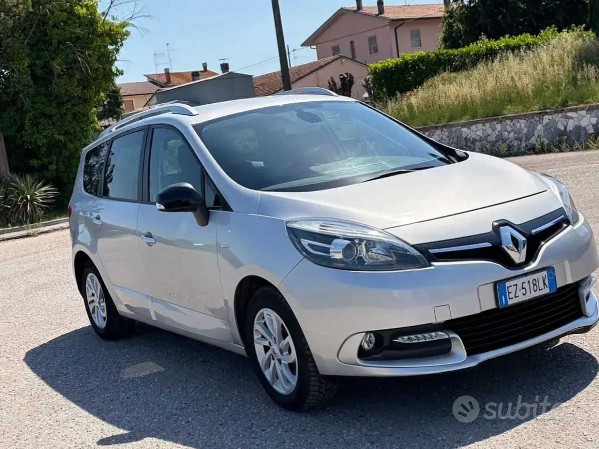 Usata Renault Scénic LIMITED 110 CV (80 kW) 2015 Grigio Monovolume