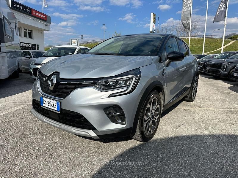 Usata Renault Captur Techno 101 CV (74 kW) 2023 Argento SUV