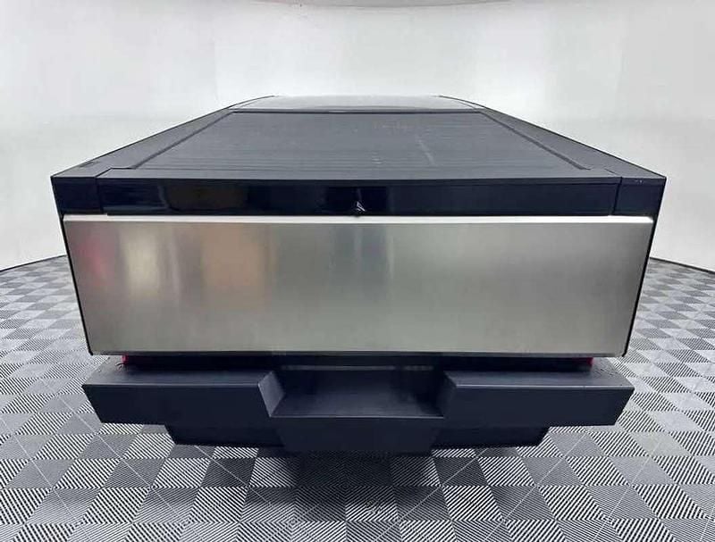 Usata Tesla Cybertruck 514 kW (699 CV) 2024 Grigio Pick-up