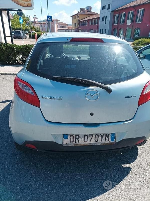 Usata Mazda 2 68 CV (50 kW) 2008 Blu Berlina