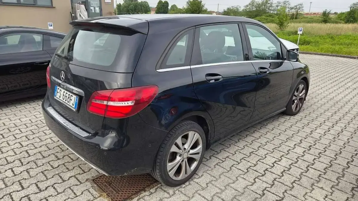 Occasion Mercedes B180 109 PK (80 kW) 2017 Zwart MPV