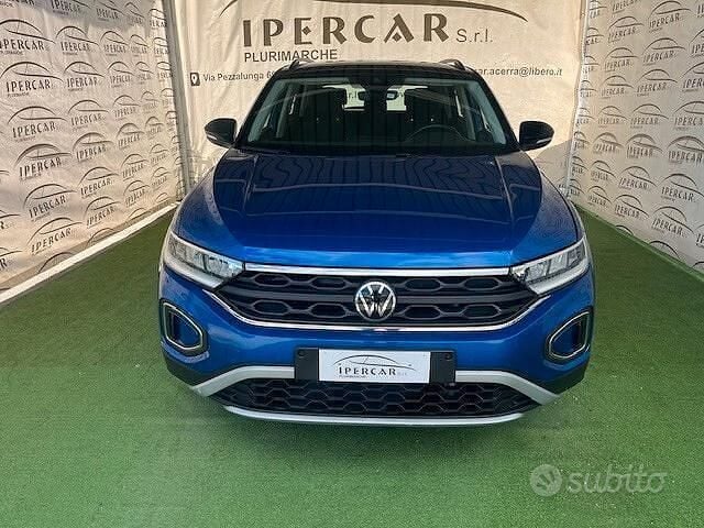 Usata VW T-Roc Life 110 CV (80 kW) 2023 Blu SUV