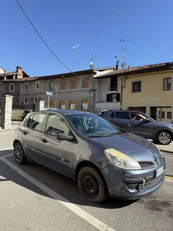 Usata Renault Clio II 75 CV (55 kW) 2007 Berlina