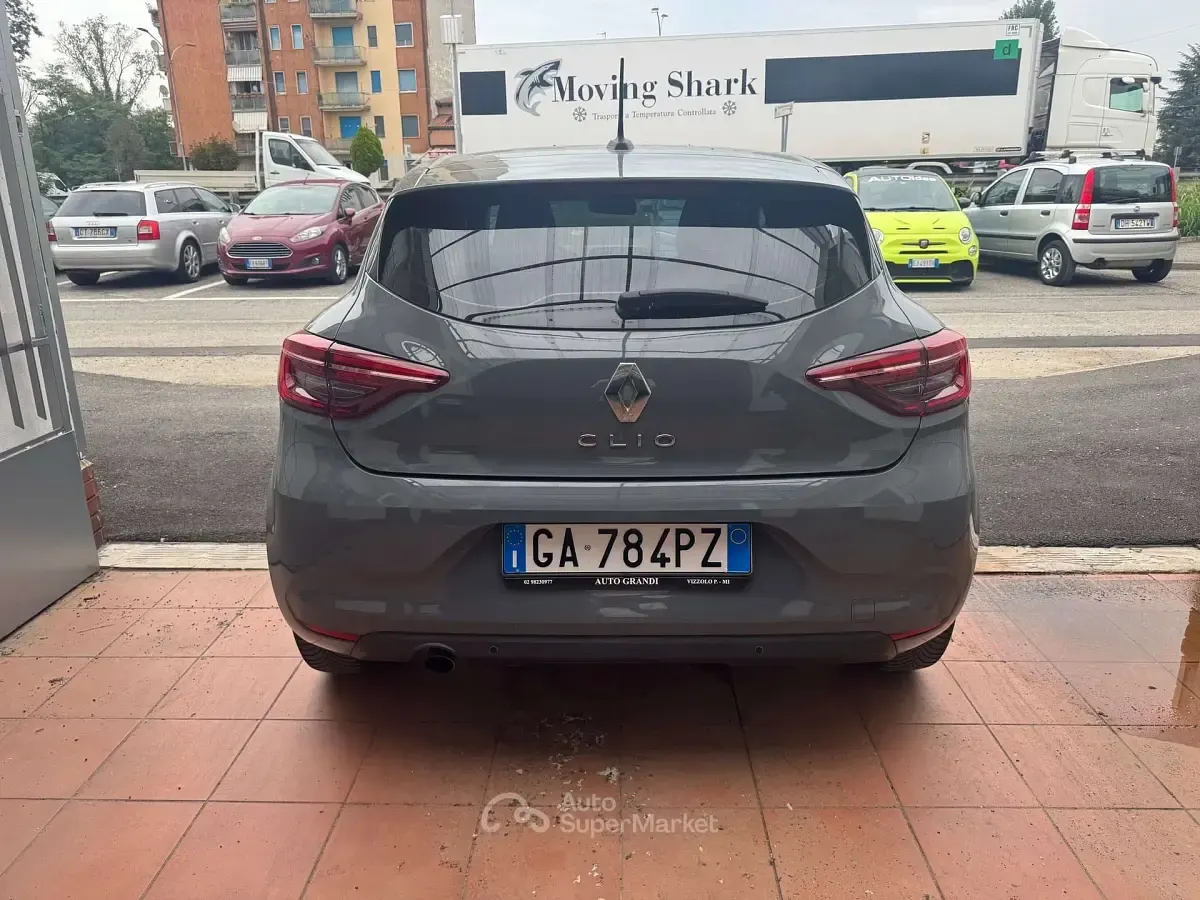 Usado Renault Clio V Intens 101 CV (74 kW) 2020 Gris Berlina