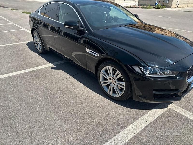Usata Jaguar XE 180 CV (132 kW) 2015 Nero Berlina