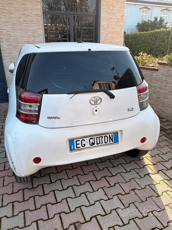 Usata Toyota iQ 98 CV (72 kW) 2010 Bianco Utilitaria