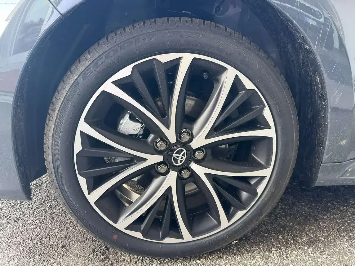 Nuova Toyota Yaris Hybrid 116 CV (85 kW) 2026 Gray storm Berlina