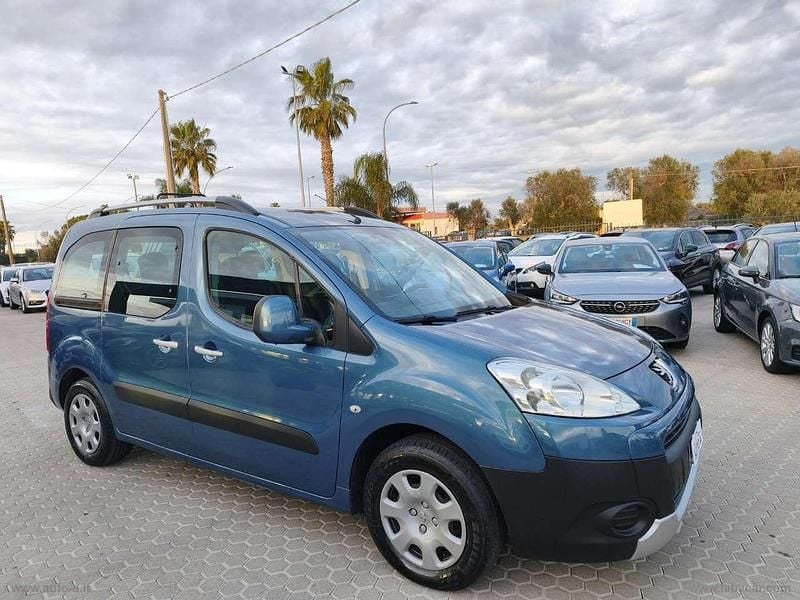 Usata Peugeot Partner Tepee Active 92 CV (67 kW) 2011 Blu Monovolume