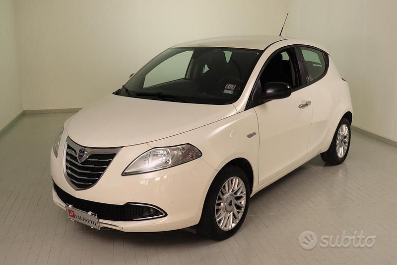 Bianco Usata 2014 Lancia Ypsilon Platinum Due volumi | 7100 € (Buon prezzo) - Immagine 1/4