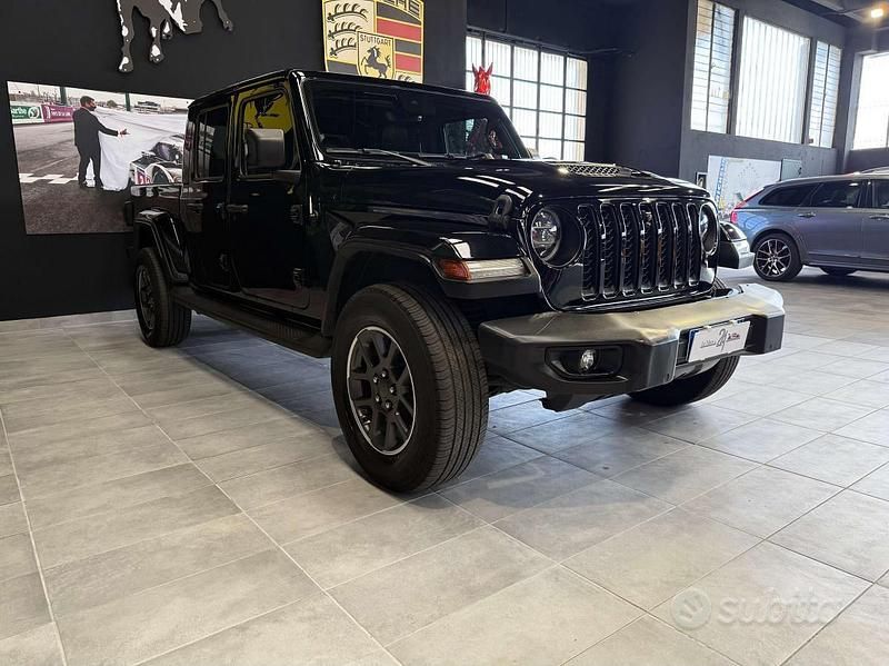 Usata Jeep Gladiator Overland 264 CV (194 kW) 2021 Black met. Pick-up