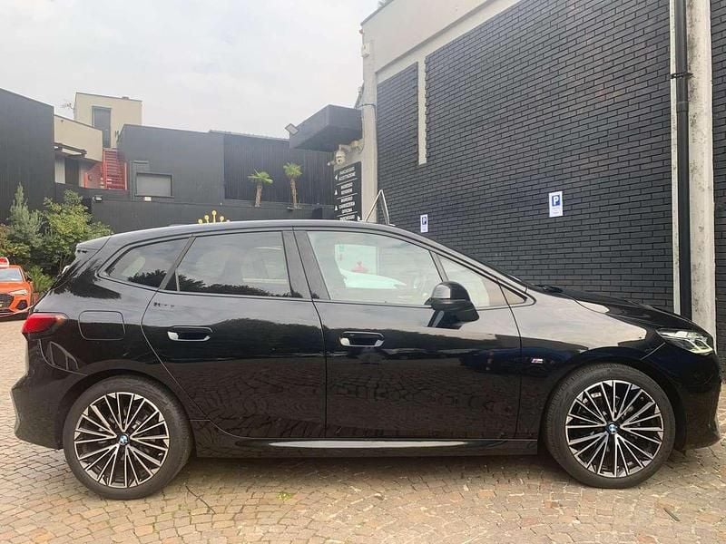 Usata BMW 218 Active Tourer M Sport 150 CV (110 kW) 2025 Black sapphire metallizzato Monovolume