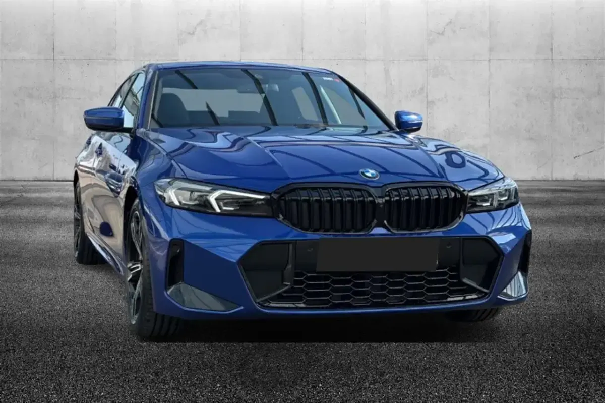Usata BMW 330 M Sport 286 CV (210 kW) 2025 Blu/azzurro Berlina
