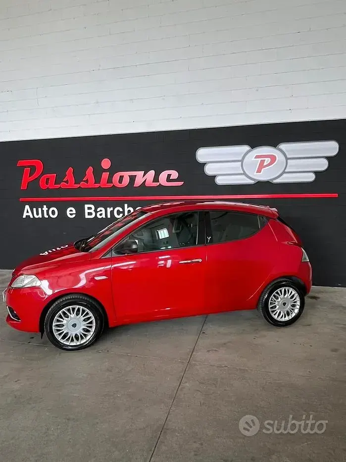 Usata Lancia Ypsilon 69 CV (50 kW) 2016 Rosso Utilitaria