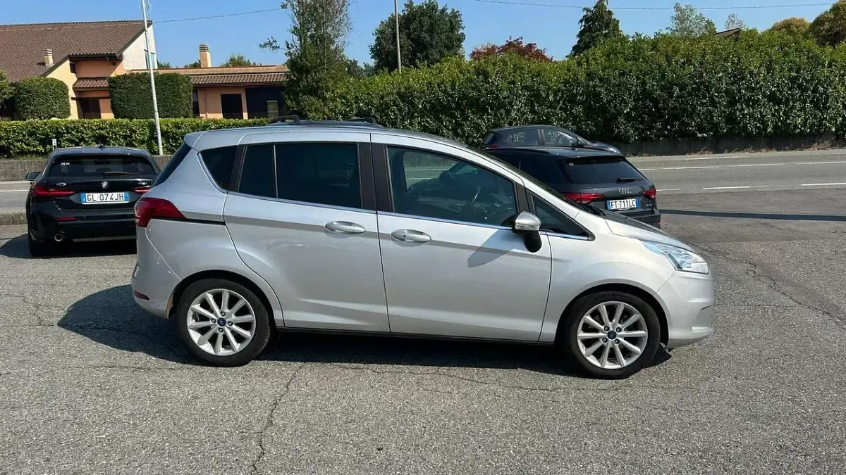 Usata Ford B-MAX Titanium 101 CV (74 kW) 2015 Grigio Monovolume
