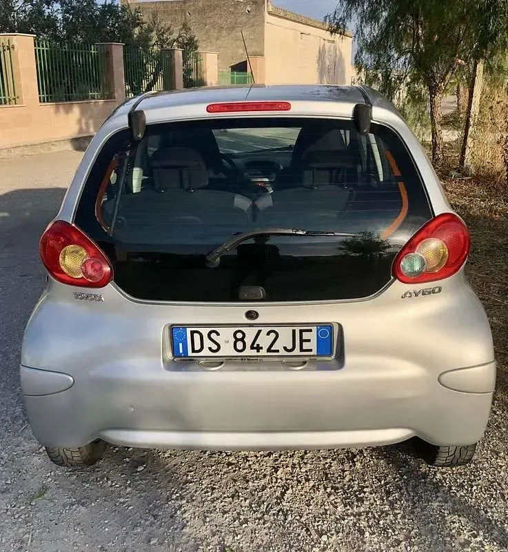 Usata Toyota Aygo 68 CV (50 kW) 2008 Grigio Utilitaria