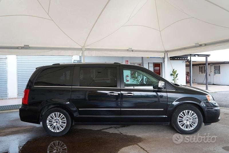 Usata Lancia Voyager Platinum 177 CV (130 kW) 2014 Nero Monovolume