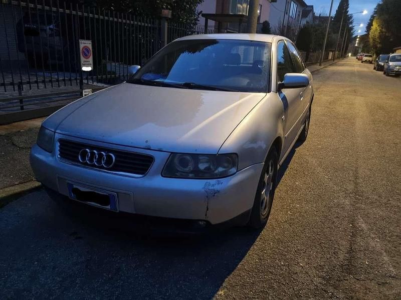Usata Audi A3 Attraction 131 CV (96 kW) 2002 Argento Utilitaria