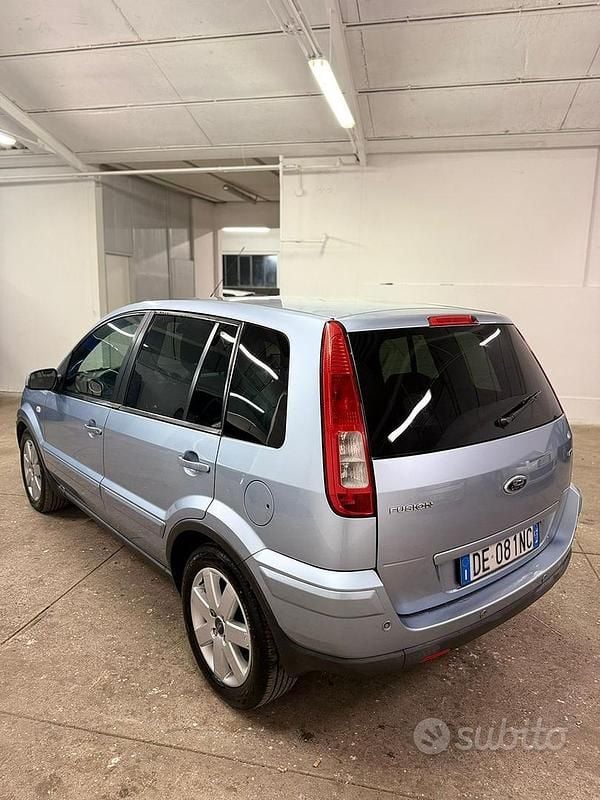 Usata Ford Fusion 90 CV (66 kW) 2006 Blu Utilitaria