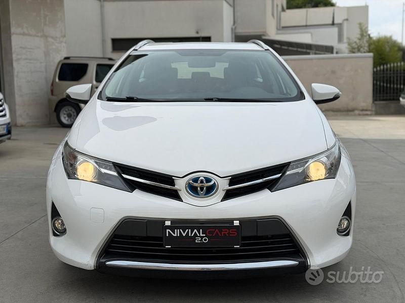 Usata Toyota Auris Active 99 CV (72 kW) 2014 Bianco Berlina