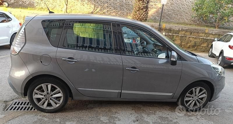 Usata Renault Scénic III XMOD 110 CV (80 kW) 2012 Grigio Monovolume