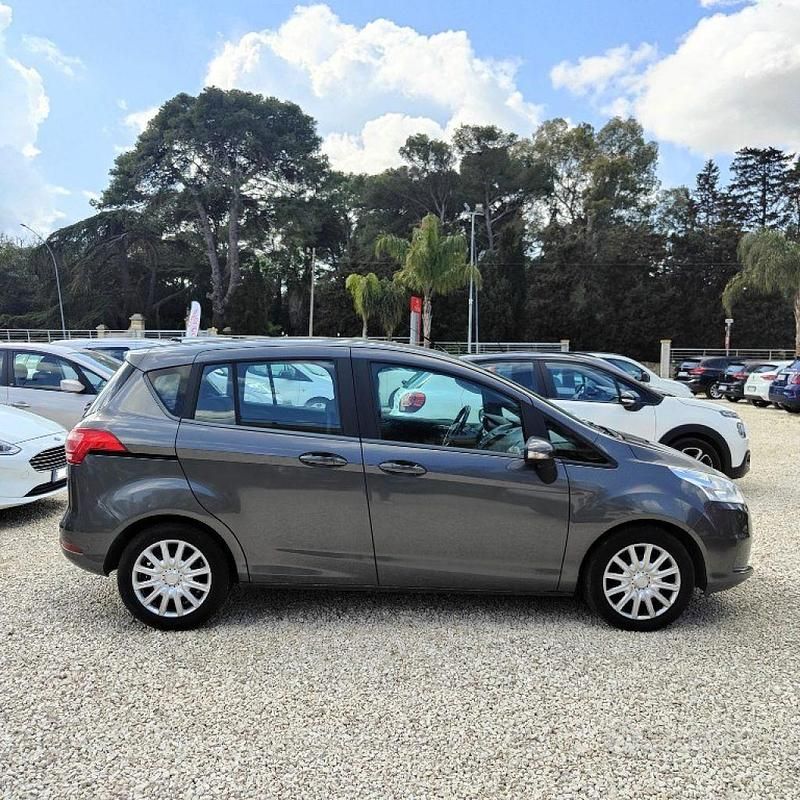 Begagnad Ford B-MAX 75 HK (55 kW) 2016 Grå Minibuss