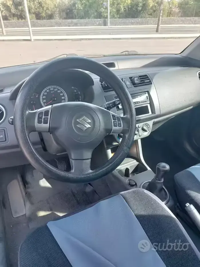 Usata Suzuki Swift 92 CV (67 kW) 2005 Grigio Utilitaria